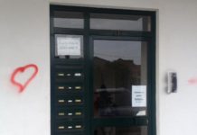 Entradas dos prédios e veículos vandalizados em Avelãs de Caminho