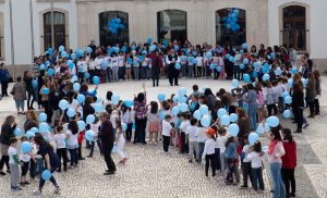 Laço Gigante Azul_Contra Maus Tratos das Crianças_D