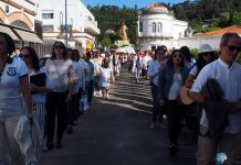 Missa e procissão do Divino Espírito Santo no Luso