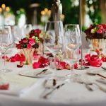 Casos positivos em Sepins depois de participação em casamento com 200 pessoas