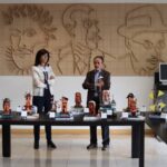Albano Jorge doa coleção de obras em barro à Biblioteca Municipal de Anadia