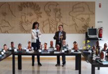 Albano Jorge doa coleção de obras em barro à Biblioteca Municipal de Anadia