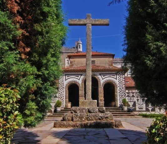 Conjunto de obras de Monsenhor Nunes Pereira em exposição no Convento do Bussaco