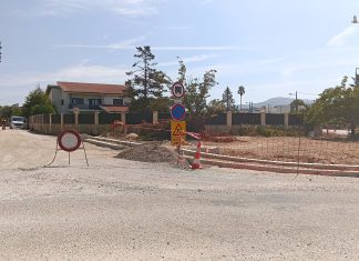 Moradores na Rua de Santo António, na Mealhada, protestam contra obra em atraso