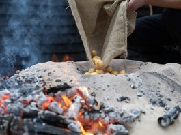 Festival da Sardinha Assada na Telha e da Batata Assada na Areia anima a Praia da Tocha