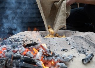 Festival da Sardinha Assada na Telha e da Batata Assada na Areia anima a Praia da Tocha