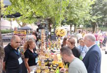 Feira do Mel e do Pão, na vila de Luso, alerta para a crise no setor