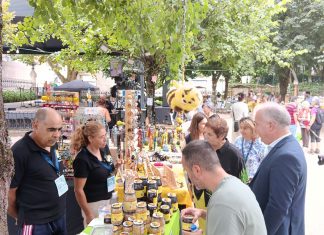 Feira do Mel e do Pão, na vila de Luso, alerta para a crise no setor