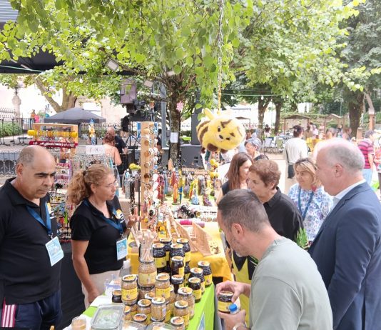 Feira do Mel e do Pão, na vila de Luso, alerta para a crise no setor