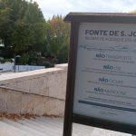Acumulação de garrafões na Fonte de São João, em Luso, preocupa executivo